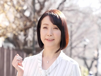 Celebrating the Beauty of a Mature Women - Fifty-year-old Ryoko Izumi's First JAV Shooting Document
